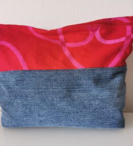 Reisverschlußtasche